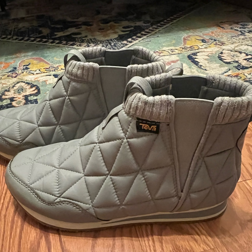 Womens Teva booties